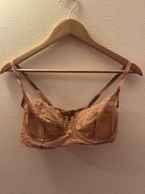 Skarlett Blue “unveil” bra